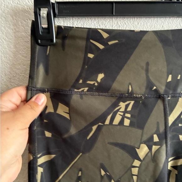 Marika Sport Palm Printed Capri Athletic Active Leggings Olive M - Picture 6 of 11
